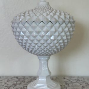 Compota/dulce con pedestal de vidrio opalino Westmoreland vintage con relieve de puntos