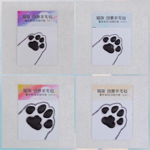 May include: Four square cards with a white cat paw design and black paw pads. Each card has text in Chinese and a size designation: XL, 2XL, 3XL, and 4XL. The background is a light blue.