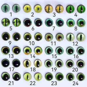 Ojos de gato verdes realistas, ojos de dragón, ojos de juguete de fieltro, animales de peluche, ojos de vidrio para juguetes, fondo plano verde oscuro claro