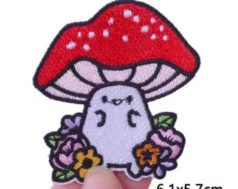 Toppa ricamata a forma di fungo, fai da te, da stirare, simpatico fungo agarico muscario, da ricamare su toppa cottagecore, borsa, zaino, giacca di jeans.