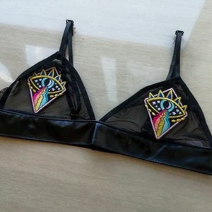 Sujetador negro transparente de malla para festivales rave, bralette, arcoíris, ojo de la providencia, bordado, ropa transparente, triángulo de Burning Man, EDC arcoíris