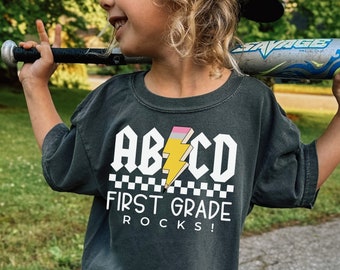 First Grade Shirts for Boys Comfort Colors Cute Hello 1st Grade Rocks Back to School Shirt for Boys First Day of School T-Shirt for Kids