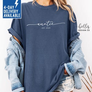 Auntie Shirt Auntie Gifts Comfort Colors Tshirt Gift for Auntie Pregnancy Announcement EST 2025  Minimalist Auntie Tee Mother&#39;s Day Gift