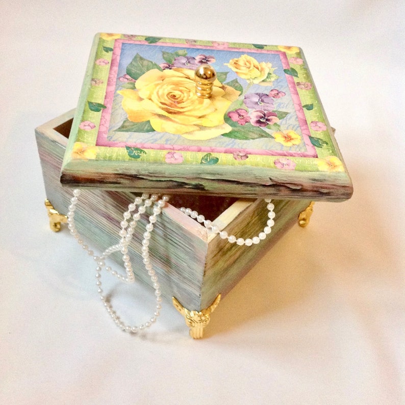 Wooden chest Treasure chest Wedding keepsake box Wedding money box Wooden flower box with lid Large jewelry box Wooden trunk Floral box