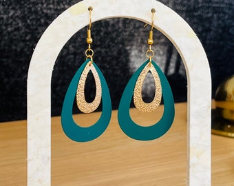 Glittery gold and green drop-shaped dangling earrings