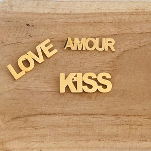 Gold stainless steel brooch Amour, Kiss, Love