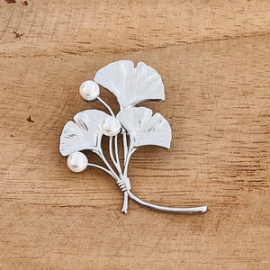 Broche en acier inoxydable Feuilles de Ginkgo avec perles blanches zdjęcie 2