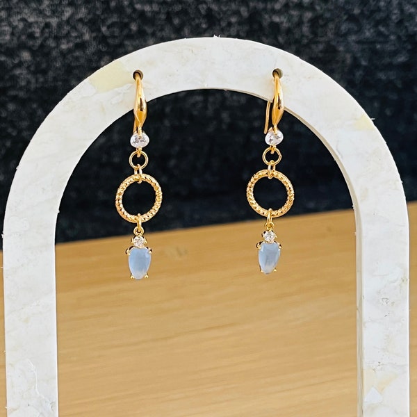 Boucles d’oreilles pendantes doré à l’or fin et verre couleur parme