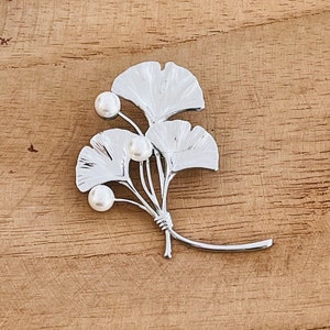 Broche en acier inoxydable Feuilles de Ginkgo avec perles blanches zdjęcie 1