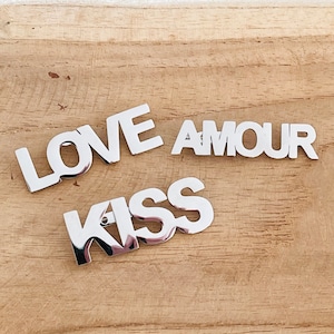 Broche en acier inoxydable Amour, Kiss, Love image 1