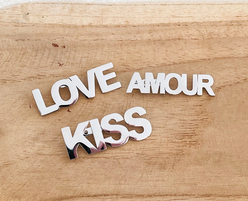 Broche en acier inoxydable Amour, Kiss, Love image 1