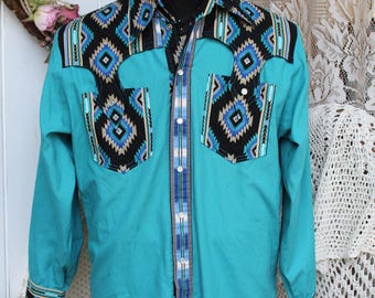 Camisa vaquera de rodeo estilo años 90 color turquesa / Camisa vaquera de manga larga estilo suroeste nativo vintage para hombre con cierre de botón a presión de perlas y cuello de daga