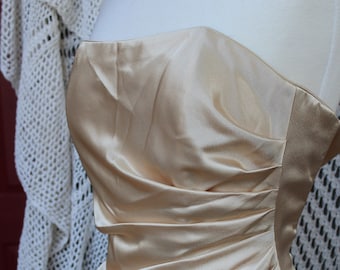 Ladies Iridescent Cream Strapless Form Fitting Prom / Formal Event / Bridal Floor Length Evening Gown - Size XS