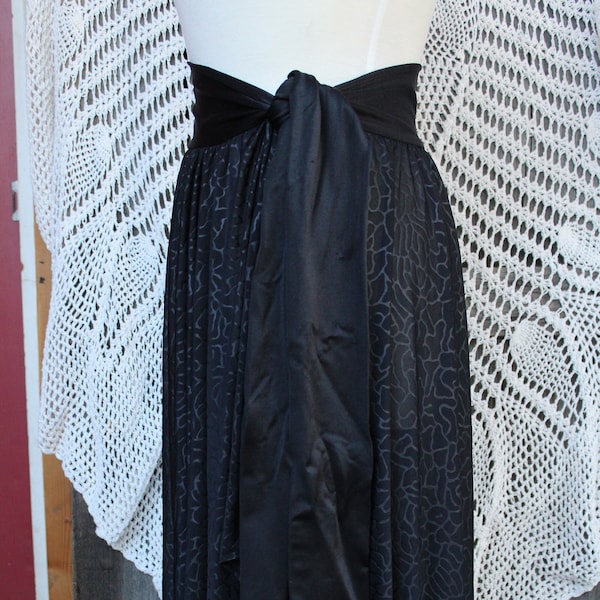 Ladies RARE Rose Marie Reid Silky Black Polyester Wrap Style Skirt / Cover Up / Posh Classy & Dressy Vintage Designer Pleated Skirt - Size M