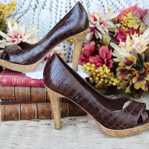 Ladies Earthy Brown Platform Vegan Peep Toe Heels, Vintage Cork Heel, Moc Croc Open Toe Strappy Platform Stiletto Sandal Pumps Heels 7 1/2 W