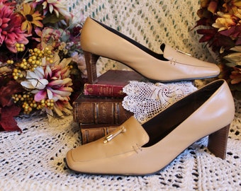 Tacones profesionales para mujer, mocasines / Tacón apilado de color camello con clase, punta cuadrada, calzado sin cordones para ejecutivos profesionales - Tamaño 7 1/2 M