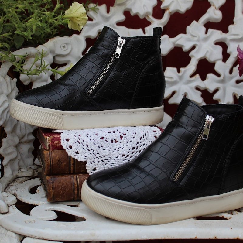 brixie platform sneaker