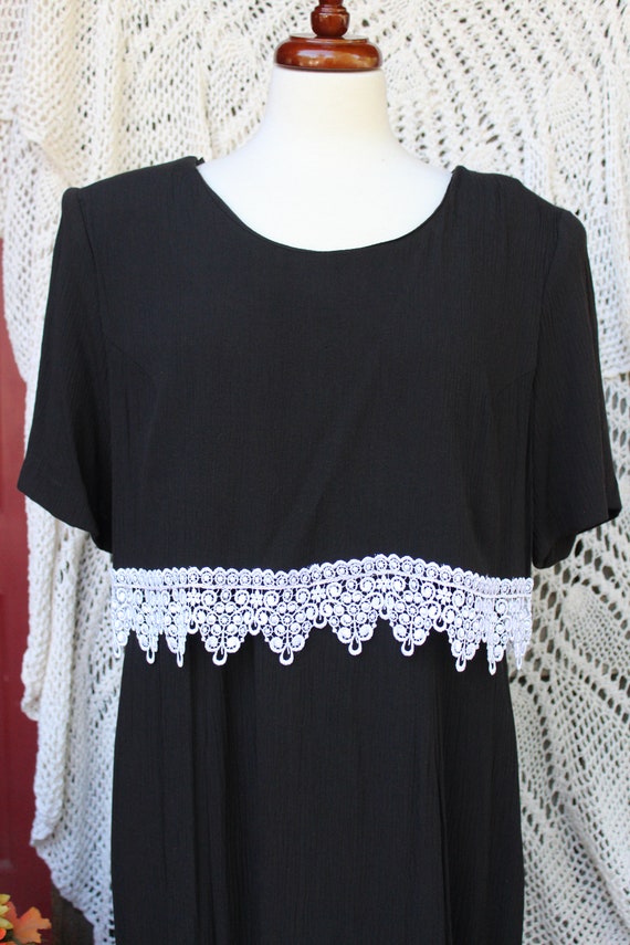 Ladies Elegant Black Rayon Vintage Dress / Rounde… - image 1