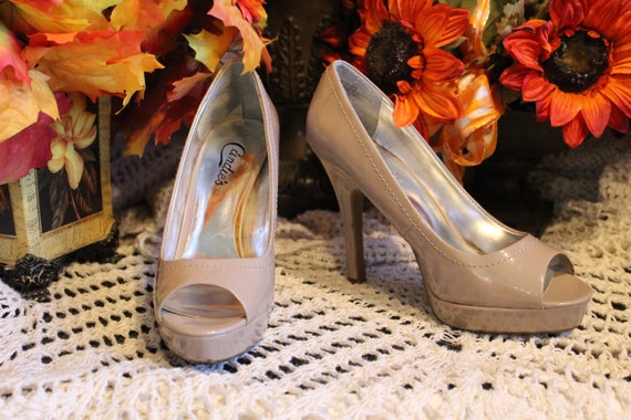 Ladies 90's Light Beige Vegan Peep Toe Platform S… - image 3