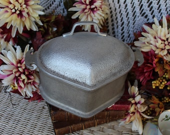1950's Heart Shaped 2-qt. Roaster Pan / Midcentury Guardian Service Triangular Cookware / Hammered Aluminum Lidded Cooking Pot /Kitchenware