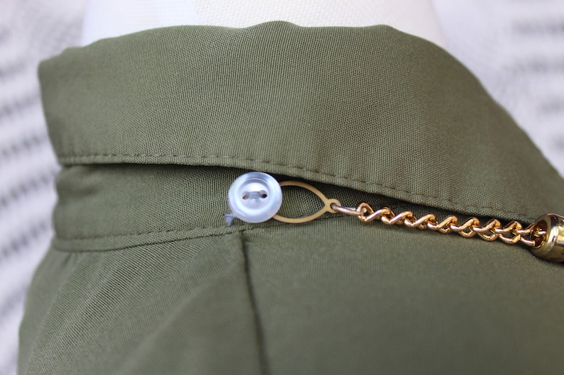 Ladies Summery Avocado Green Short Sleeve Button Front with Detachable Necklace Vintage Blouse Size Small