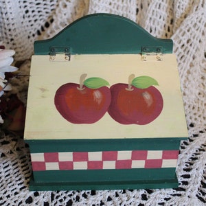 VNTG Scatola per ricette di mele / Porta carte per ricette in legno dipinto con coperchio incernierato anni '90, organizzatore, scatola di immagazzinaggio / Accessorio da cucina anni '90 Decor Ricetta Regalo