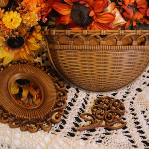 VNTG HOMCO Wall Art/70&#39;s Faux Wicker Wall Planter, Mirror, Flower Set/ Home Interiors Wall Decor Gift/ Housewarming Gift/ Home Interior Gift