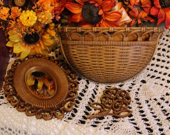 Arte de pared VNTG HOMCO/Jardinera de pared de mimbre sintético de los años 70, espejo, juego de flores/Decoración de pared para interiores del hogar, regalo/Regalo de inauguración de la casa/Regalo para el interior del hogar