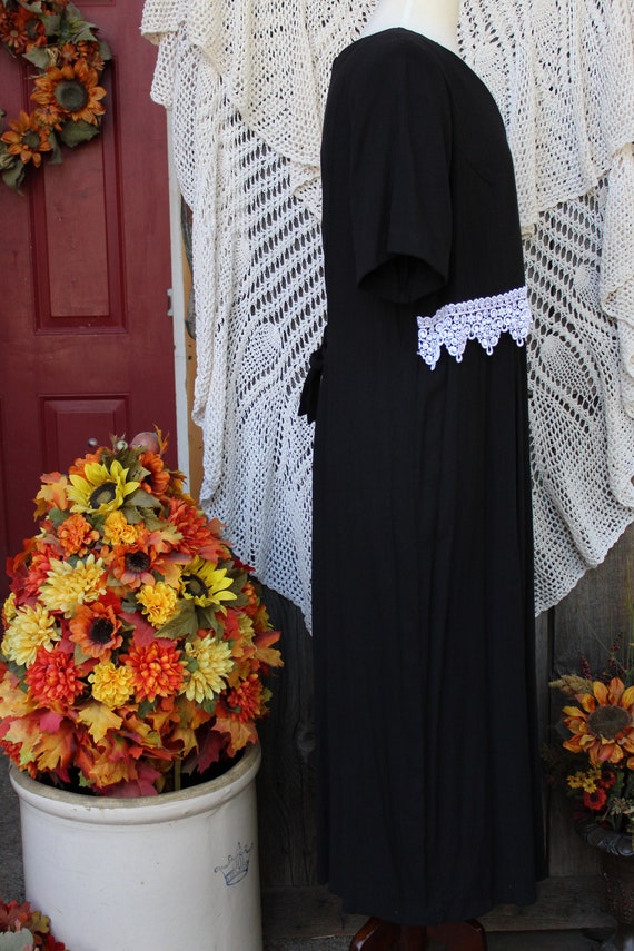 Ladies Elegant Black Rayon Vintage Dress / Rounde… - image 7