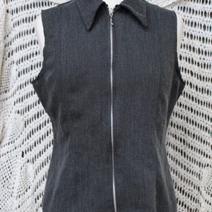 Ladies Fitted Charcoal Gray Zippered Vest / Dressy Secretaries Vest / 80's Academia / Preppy Vest Size Large image 3