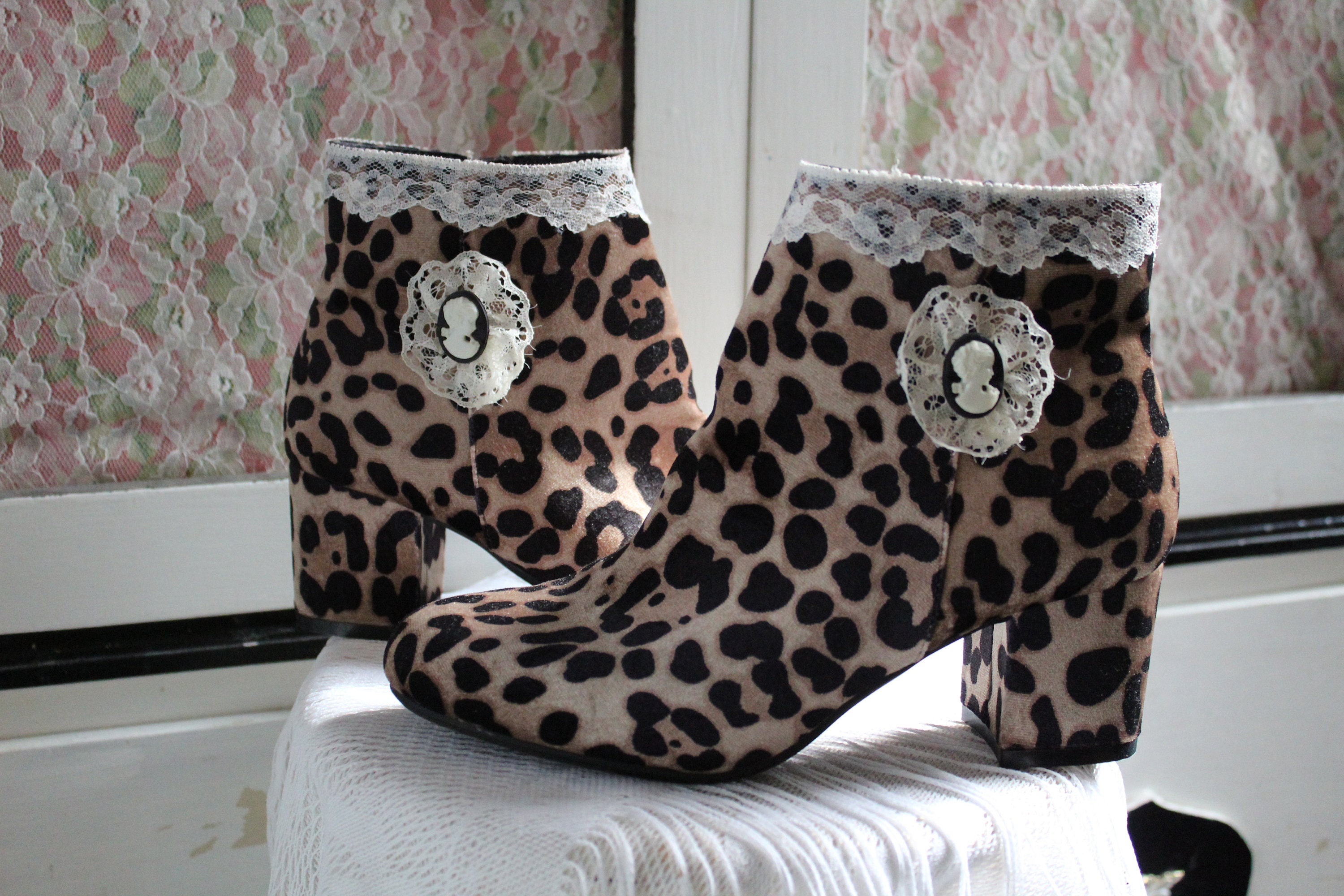 Ladies Fancy Victorian Leopard Print 