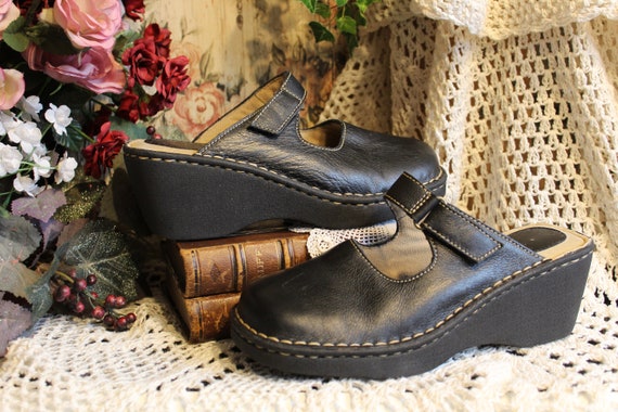 Ladies Vintage Y2k Black Leather Adjustable Velcro