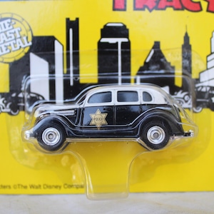 Dick Tracy politieauto, 1990 ERTL Company Disney Collector Car, VNTG ongeopende NIP gegoten metalen collector politieauto, kleine auto cadeau