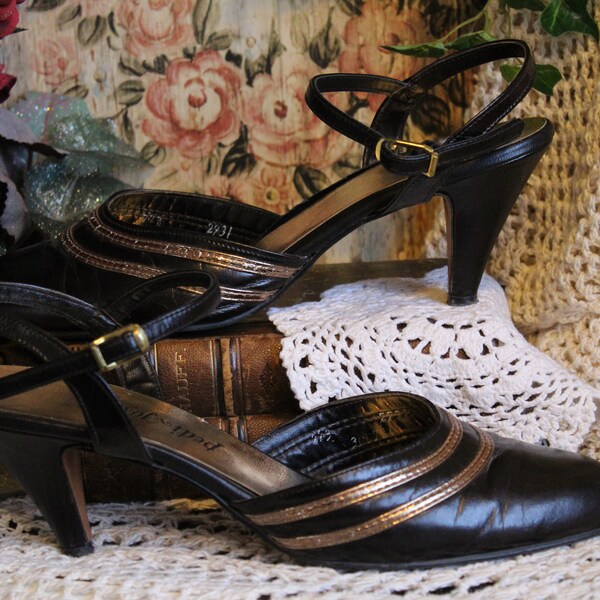 Ladies Vintage 60's, 70's Fashionably Classic Black/Gold Leather Low Heeled Adjustable Ankle Strap Pump By Pedi-Joy - Size 10.5-11