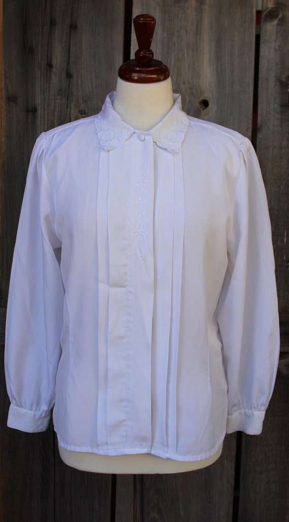 Ladies 80's White Classy Yves St Claire Embroidere