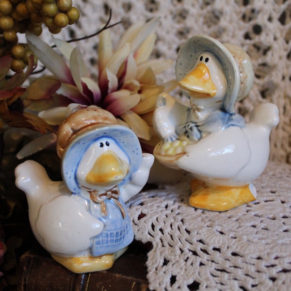 Puffy Ceramic Goose Salt / Pepper Shaker Set / Korean Made Vintage Condiment Set / 80's Farm Animal Shaker Set / 80's Geese Kitchenware