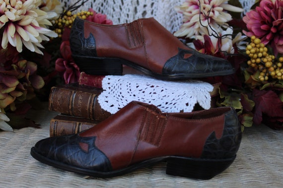 Ladies Leather Reddish Brown / Black Low Cut Ankl… - image 1