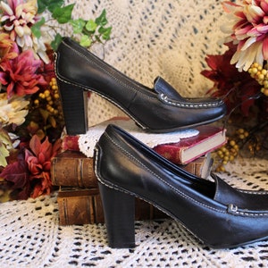 Ladies Black Leather Loafer / Heeled Wide White Stitching Comfy Slip On Loafer / Preppy, Academia, Professional Office Footwear - Size 5 1/2