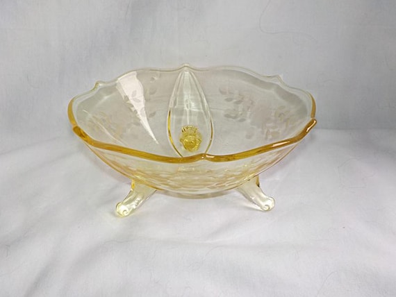 ビンテージフラワー型ガラスボウル 金色装飾 ビンテージフラワー型ガラスボウル 金色装飾