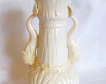 Jarrón Belleek vintage con asa de delfín y fondo de concha marina, 3.ª marca verde, 1965-81