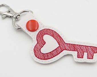 Machine Embroidery Design, Key Heart ITH Key Fob Machine Embroidery Pattern, Manually Digitized Quick Stitch Sketch Instant Download, 4x4