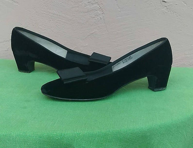 Vintage 1960's Black Velvet Pilgrim Pump Shoe for Joseph Magnin by Tony ...