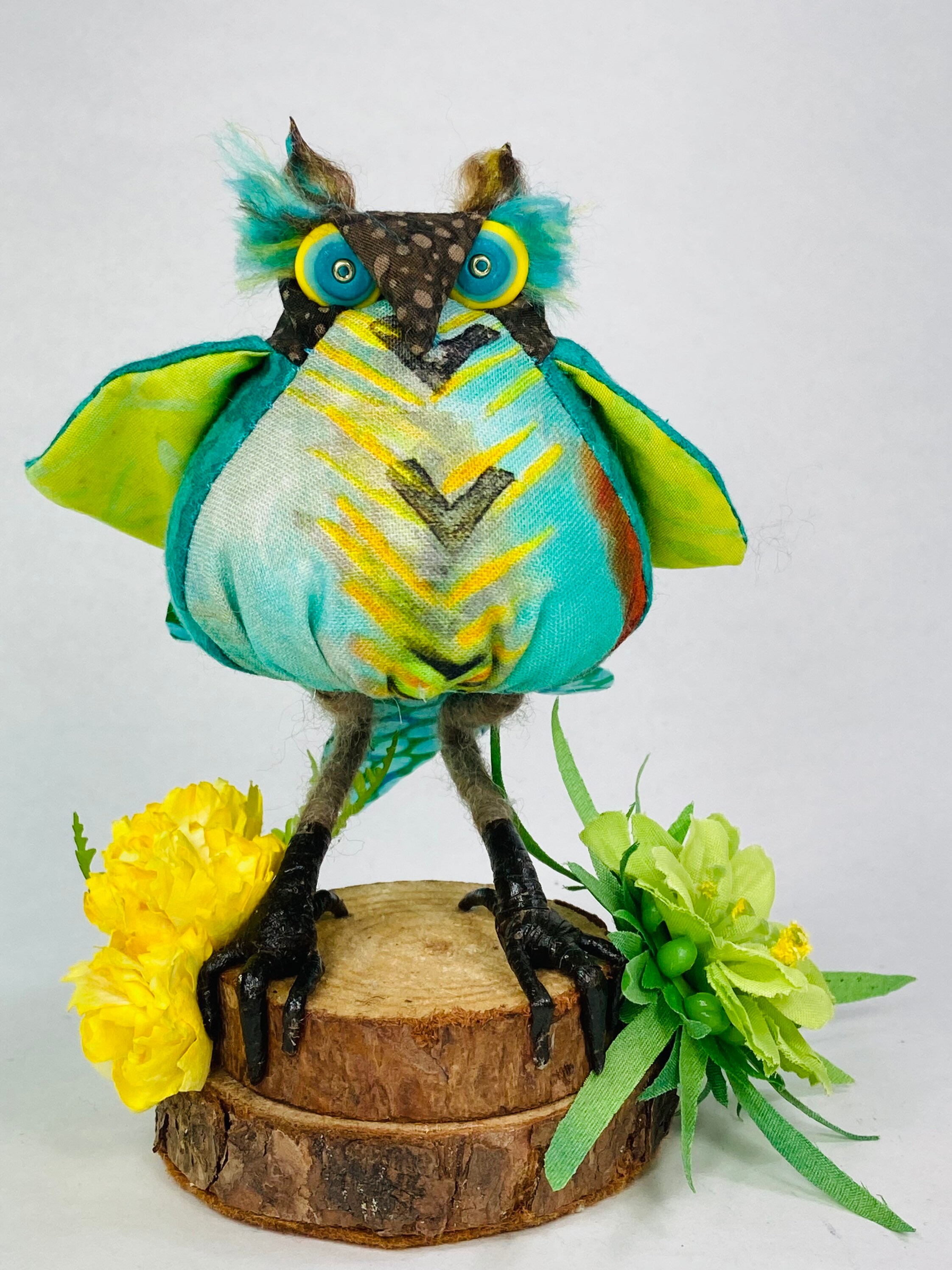 置物  / Northern owl with foot Claw Foot Horned Owl #21-413: on Decorative Base. - Etsy
