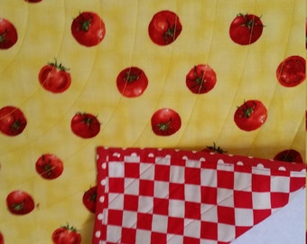 PICNIC quilt of tomatoes and red/white checks, for table or baby, one of a kind, can be personalized