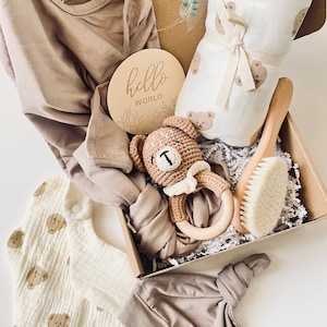 Newborn Gift Set For Boy & Girl | Gift For New Parents | Baby Shower Gift | Baby Gift Box | 7pc Baby Shower Bundle | Bear Theme Gift Set