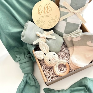 Newborn Gift Set For Boy & Girl | Gift For New Parents | Baby Shower Gift | Baby Gift Box | 8pc Baby Shower Bundle | Gender Neutral Gift