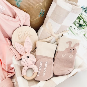 Newborn Gift Set for Boy & Girl | Baby Shower Gift | 8-Piece Baby Box | Pregnancy Gift Bundle | Gift for New Parents |  Pregnancy Gift Set