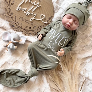 for baby neutral coming home outfit
