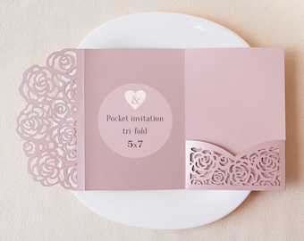 Invito a nozze con tasca e taglio laser rosa rosa, modello Cricut SVG a tre ante luccicante