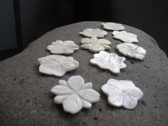 Carved shell flower single hole button - image 2